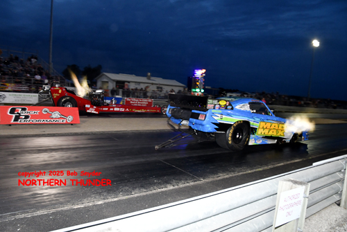 David Hill - 'Mad Max' (near lane) vs 
Garry Wheeler Jr. - 'Grand Prix Racing' (far lane)